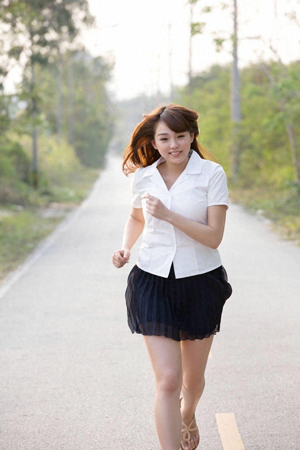 日本女星筱崎爱,网友:她跑起来感觉屏幕在晃动