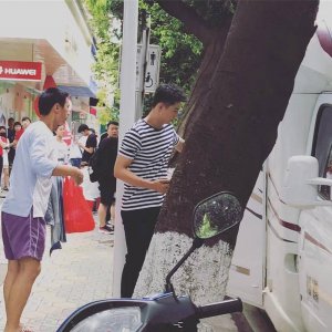 ​黄景瑜《破冰行动》路透照，一身制服装扮，正气凛然