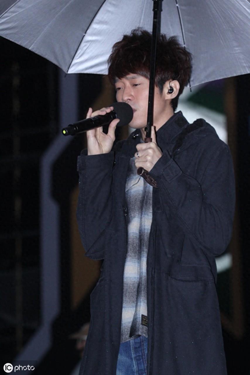 “微笑王子”张栋梁为什么销声匿迹了？他自嘲“过气”后才更自由