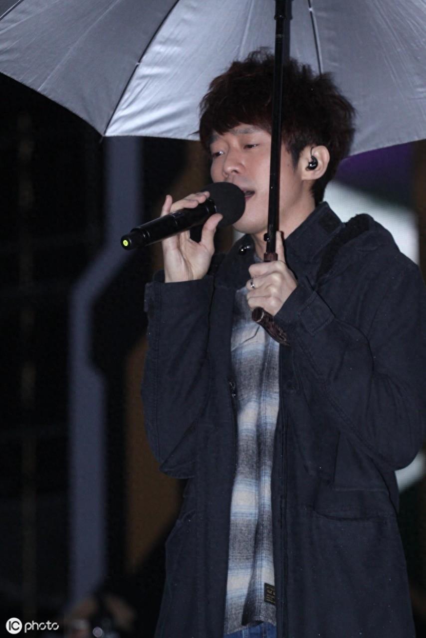 “微笑王子”张栋梁为什么销声匿迹了？他自嘲“过气”后才更自由