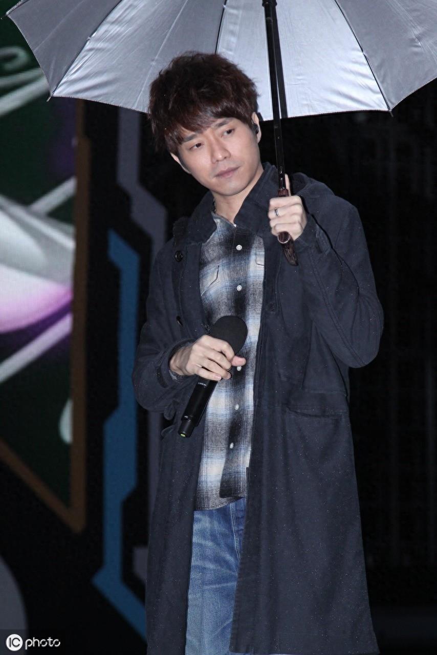 “微笑王子”张栋梁为什么销声匿迹了？他自嘲“过气”后才更自由