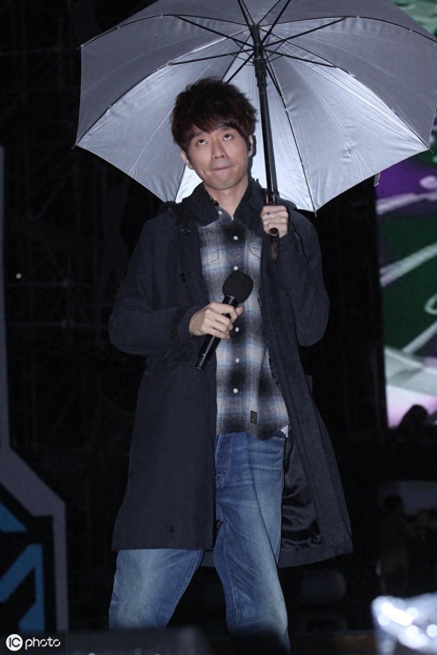 “微笑王子”张栋梁为什么销声匿迹了？他自嘲“过气”后才更自由