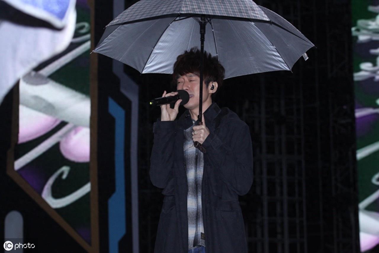 “微笑王子”张栋梁为什么销声匿迹了？他自嘲“过气”后才更自由