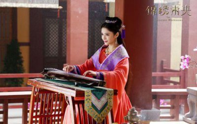 ​女星李心艾曾调侃自己有双猪蹄馒头手，而据老一辈人说这手有福气