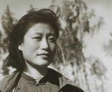 ​副军长丈夫牺牲后，李又兰改嫁张爱萍将军，生下三个儿子都是牛人