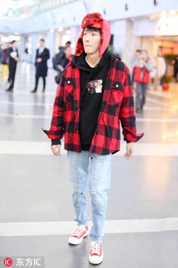 “tt”谢锐韬ASSC格纹外超级酷 穿上它你也能帅到没朋友