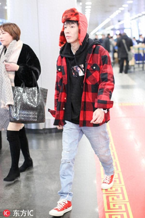 “tt”谢锐韬ASSC格纹外超级酷 穿上它你也能帅到没朋友