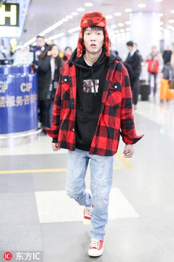 “tt”谢锐韬ASSC格纹外超级酷 穿上它你也能帅到没朋友