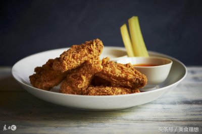 ​掌握这种方法，不用面包糠也能炸出金黄脆香的炸鸡翅