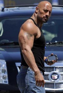 ​巨石强森肌肉图片高清 巨石强森肌肉图片特写