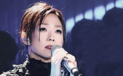 ​盘点华语乐坛最牛的8位女歌手，个个唱功一绝，你认识几位呢？