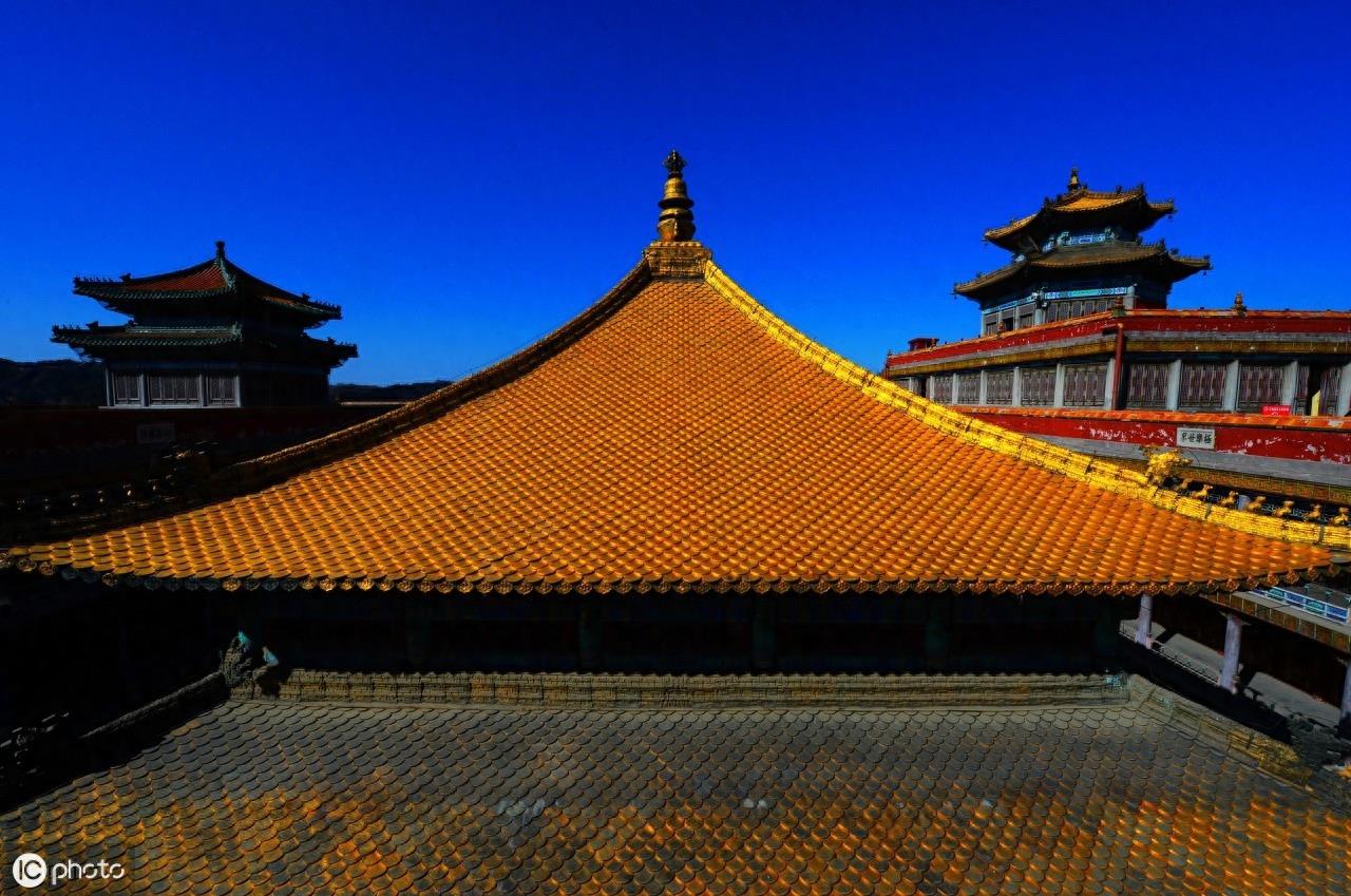 这里俗称“小布达拉宫”，是仿西藏布达拉宫而建的，历史悠久
