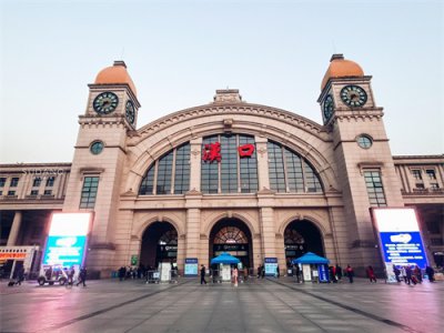 ​汉口站：中国最大的欧式火车站，武汉三大特等站之一