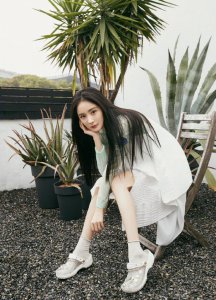 ​杨幂的最新短发造型，鬼马精灵性感又可爱。