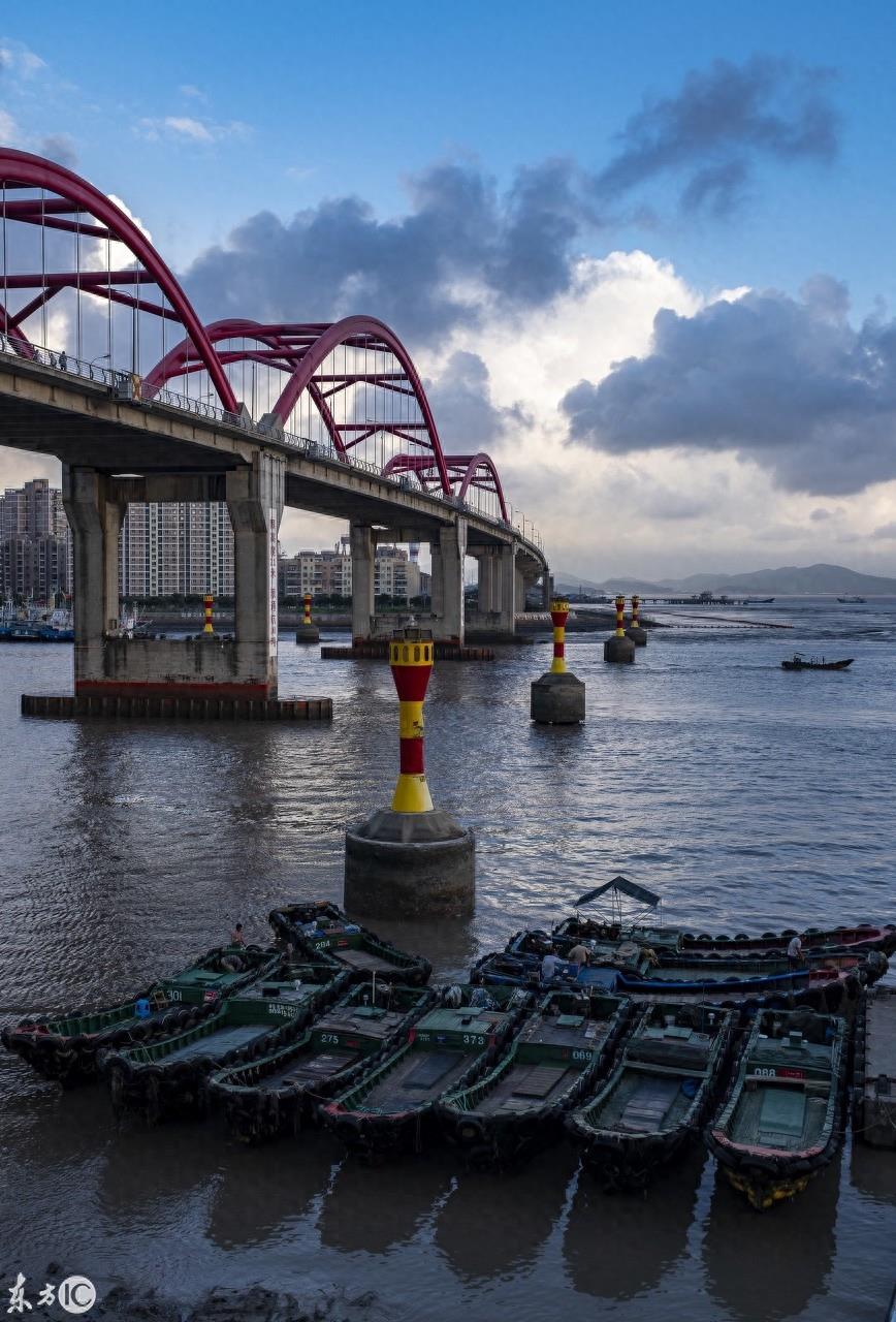 沈家门渔港，中国最大的天然渔港