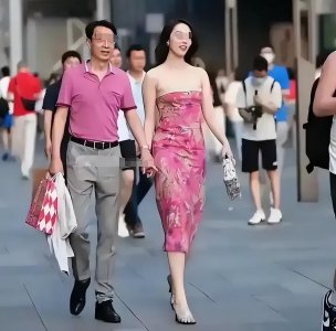 ​所以牵了手的手，没有岁月可回头