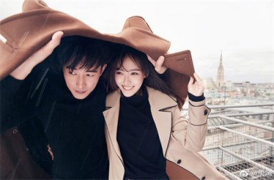 ​唐嫣罗晋晒结婚照，中西两套婚纱都美爆了，秀恩爱都这么工整