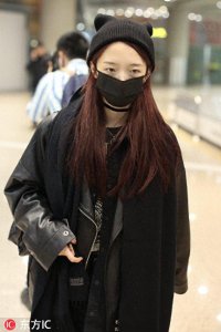 ​孟美岐素颜眼神杀气难挡 酷劲范儿气场满格