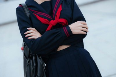 ​广东32岁女生和18岁男生谈恋爱，她还离异带娃：我就图他年轻