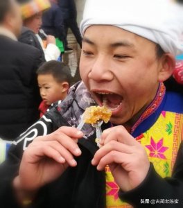 ​蜂巢蜜要怎样吃？