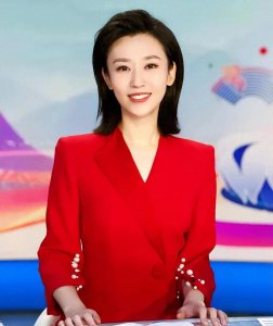 ​地方台进入央视的年轻美女主持人风采一览，美与知性并存