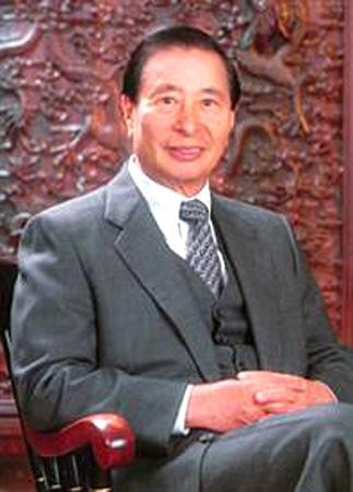 李兆基和李嘉诚是什么关系?李嘉诚一直压制李兆基恶斗有什么矛盾