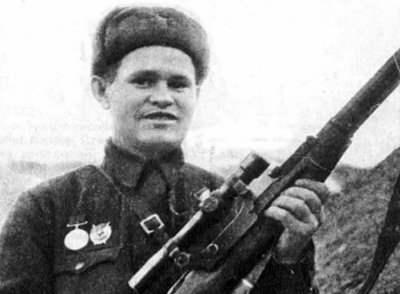 ​1个人1个月1把枪，消灭敌人200余名，苏联“狙神”扎伊采夫