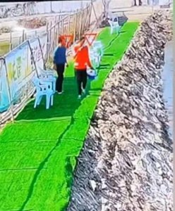 ​钓鱼触碰高压线，男子瞬间燃爆，拷问该鱼场为何设如此荒唐钓位？