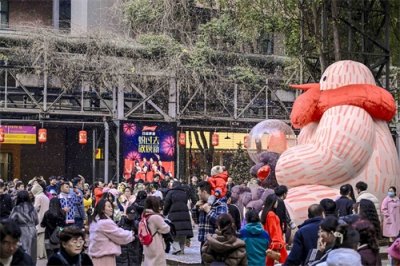 ​人从众！东郊记忆日均人流量近10万人次