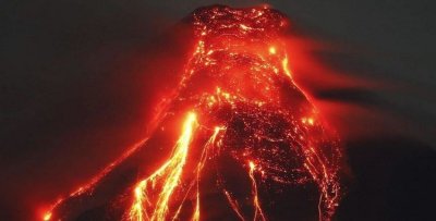 ​人掉进岩浆还能活吗？男子从鬼门关回来，见证了大自然的可怕