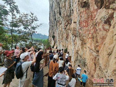 ​“五一”假期崇左宁明县花山岩画景区迎来旅游小高峰
