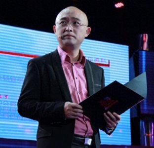 ​45岁孟非的妻子李雪及女儿孟星亚近照