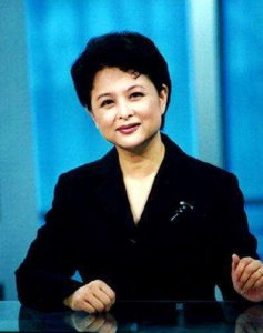 ​肖晓琳：26岁进央视，55岁病逝异国他乡，成丈夫儿子余生之痛