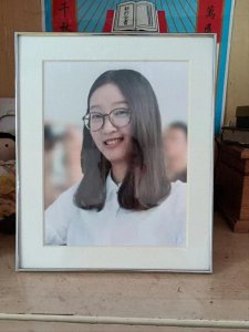 ​章莹颖遇害8年后 , 至今没找到一根头发 , 父母一边治病一边直播还债