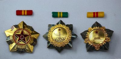 ​特等功有多难获得？一打27还不够，他打退10倍兵力之敌才勉强拿到