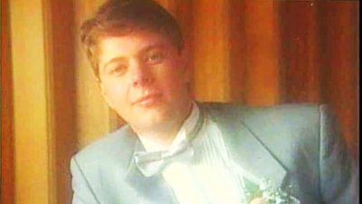 ​1990年，美国男子惨死家中，妻子出轨16岁情人，案发后表现诡异