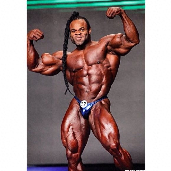 平民窟走出来的健美巨星,艺术造型大师,13年的他充满美感