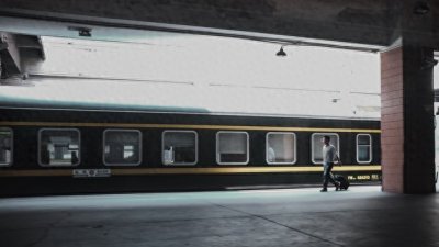 ​为什么说绿皮火车的上铺是最值得选择的？