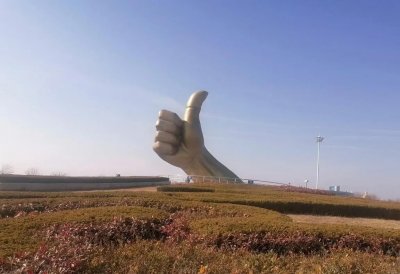 ​走遍全国，初心难得，为何选择被人称为“鬼城”乳山银滩定居？