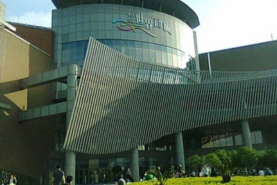 ​上海一男子商场内跳楼身亡，年仅28岁，现场画面流出，目击者发声