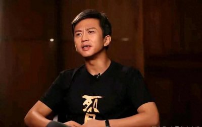 ​【标题】：邓超导演梦：从巅峰跌落，再寻绝地反击的荆棘之路