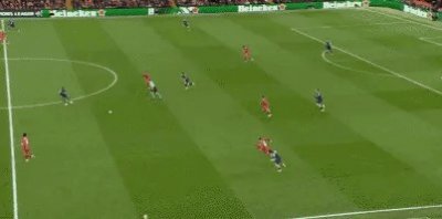 ​欧冠豪门悲欢夜！利物浦点球出局，拜仁2-0将对决国米、巴萨3-1