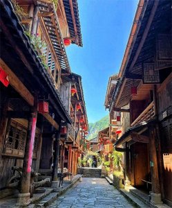 ​1800年的龚滩古镇，乌江边上风景秀丽，古镇静谧，媲美江南古镇