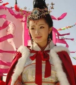 ​标题：“昭君出塞：一位女子如何用爱与智慧书写历史传奇！