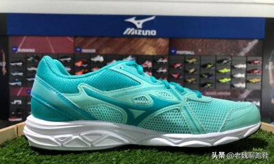 ​穿了2个月的美津浓，现在重新回到亚瑟士，不吹不黑聊一两者优劣