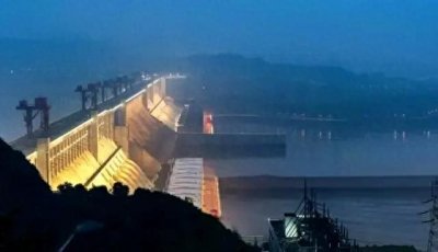 ​三峡大坝：中国水利工程的壮丽篇章