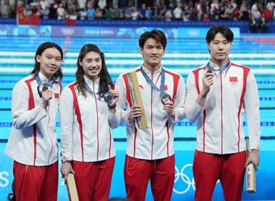 ​速度！中国队破世界纪录，摘取男女混合4x100米混合泳接力银牌