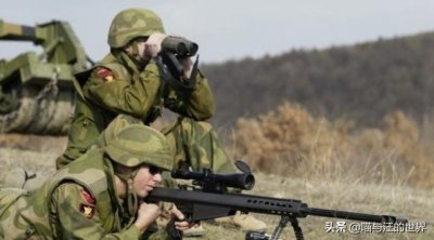 ​巴雷特被称“大炮”，那它威力到底有多大？防弹板如同纸糊一样