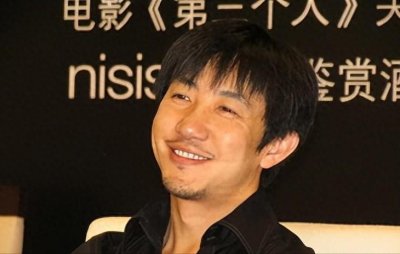 ​梅婷六年相伴，李小冉两度情伤，他55岁迎娶真爱小妻相伴幸福绵长