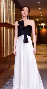 ​美女明星黄梦莹高清写真美图，身姿曼妙，风情万种